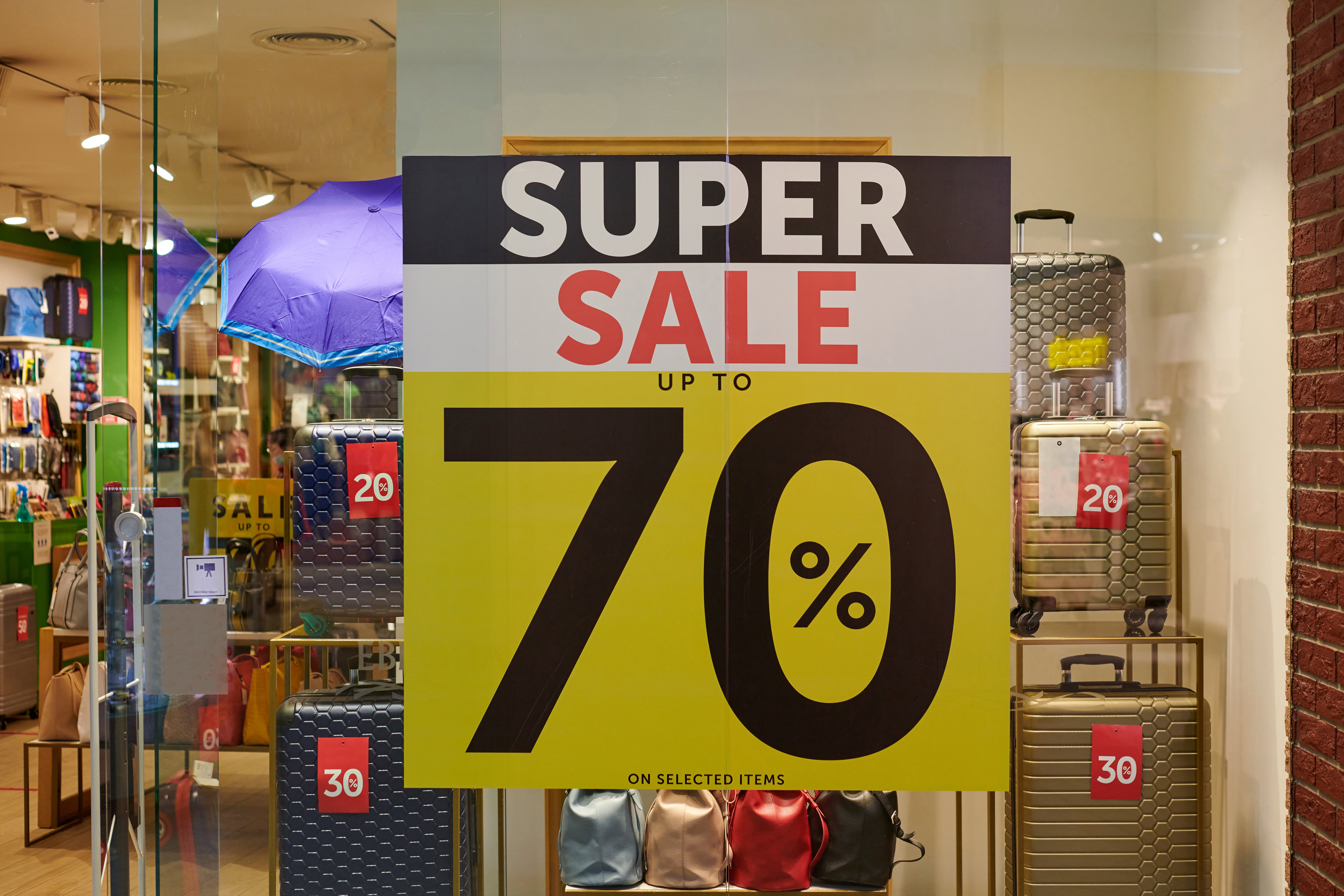 vecteezy_new-year-s-sale-at-shopping-mall-christmas-promotions_45703052